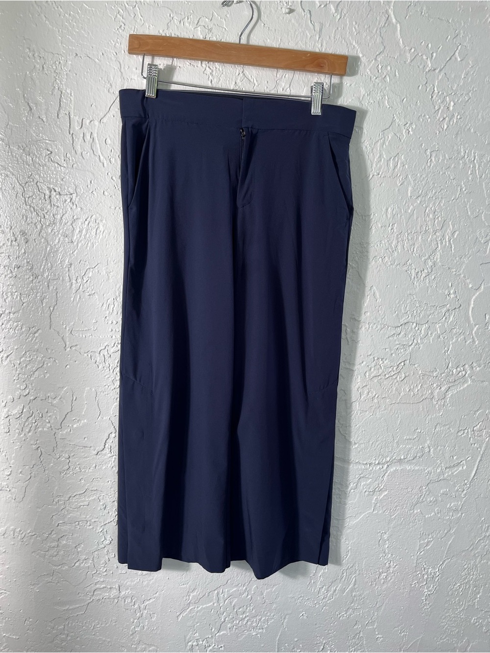 Athleta Navy Wide Leg Cropped Pants Women Size 4 Pull On Casual Travel Pants